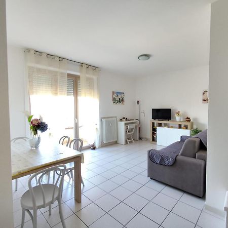 Residenza Tiziana Lägenhet Luino Exteriör bild