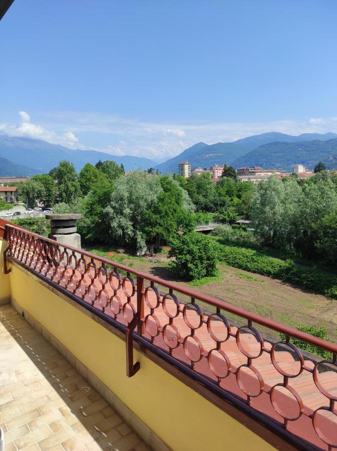 Residenza Tiziana Lägenhet Luino Exteriör bild