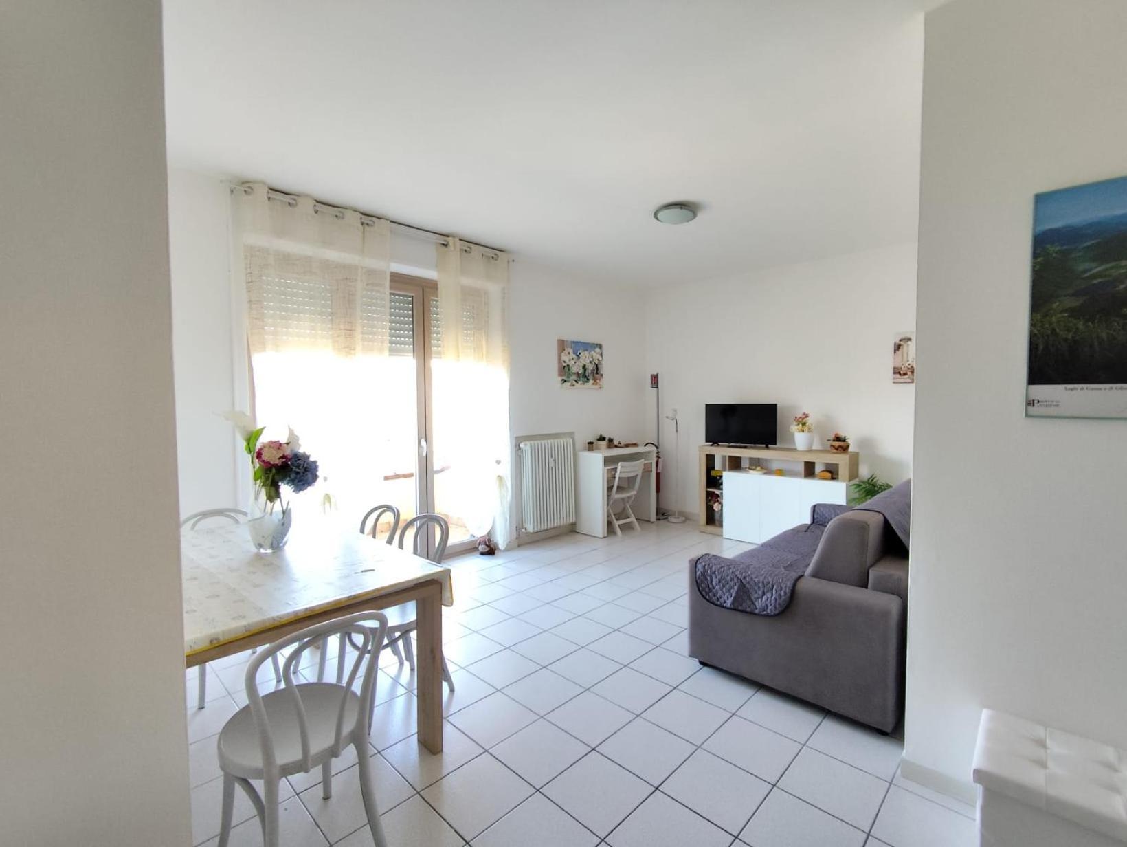 Residenza Tiziana Lägenhet Luino Exteriör bild